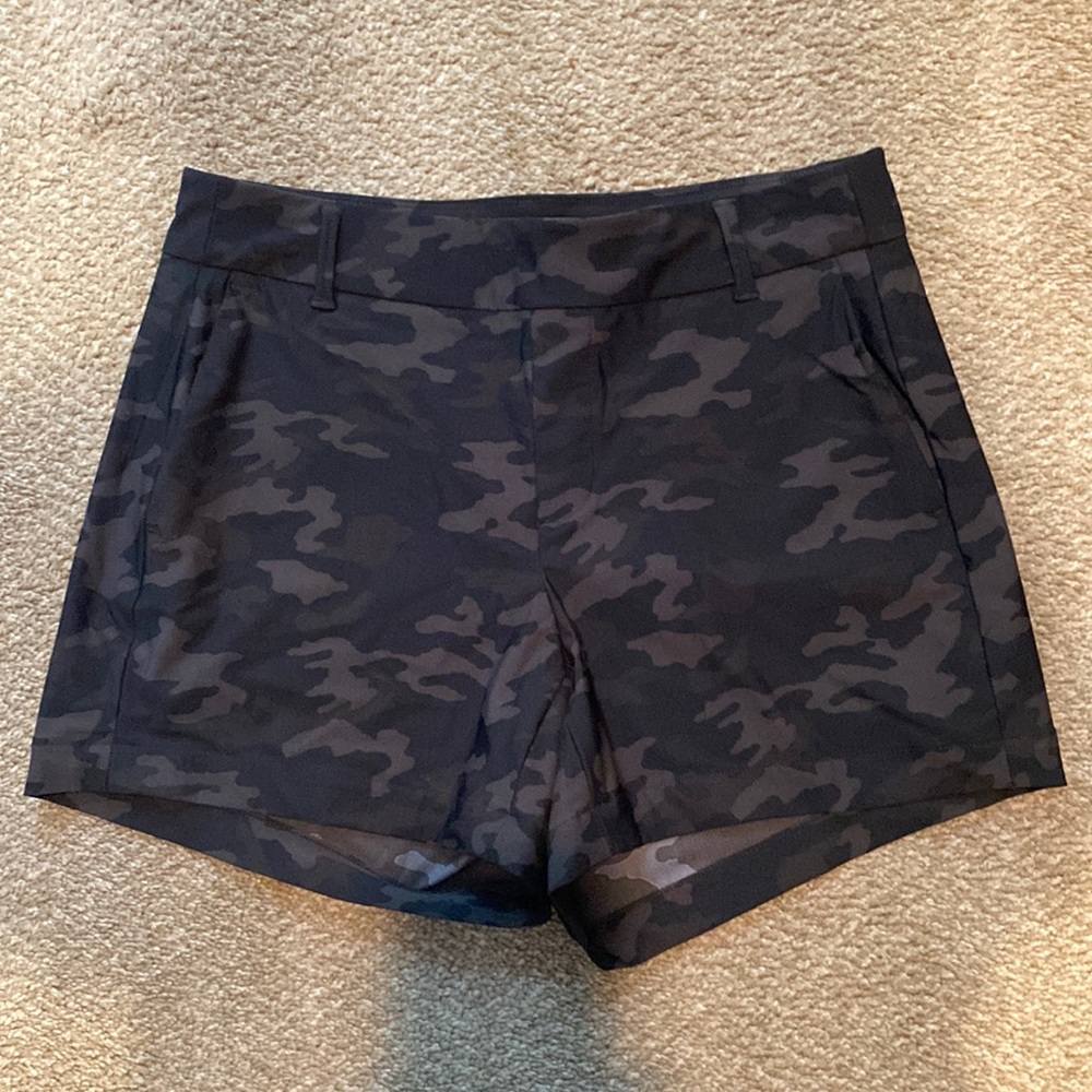 Spanx woman’s on the go shorts 4 inch- pull on,